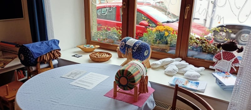 podřipské krajkářky.jpg