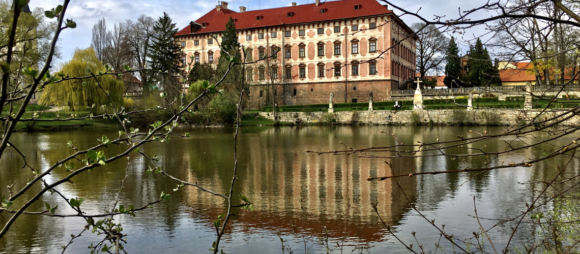 Cyklovýlet  - netradiční pohle na zámek Libochovice.jpeg